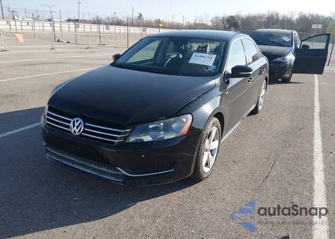 2014 Volkswagen Passat 1.8T Wolfsburg Edition z USA, uszkodzony, nr VIN 1VWAT7A38EC029763